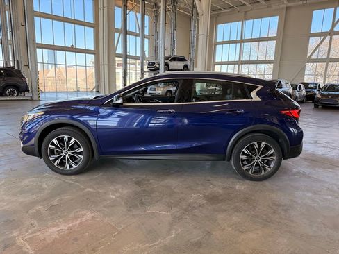 Used 2018 INFINITI QX30 Luxury w/ Cargo Package image 6