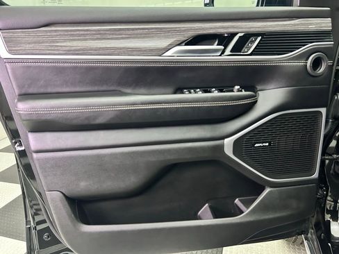 Used 2022 Jeep Wagoneer Series III w/ Convenience Group I image 16