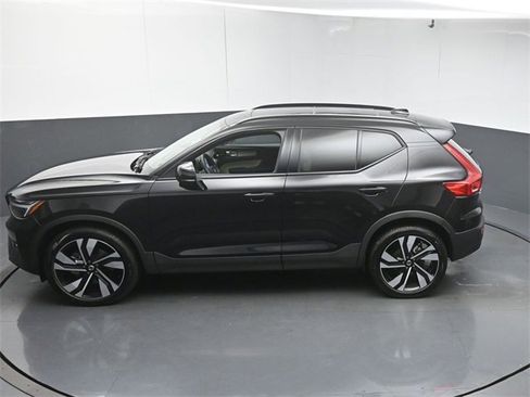 Used 2025 Volvo XC40 B5 Ultra image 46