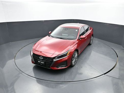 New 2026 Nissan Altima 2.5 SV w/ SV Premium Package AWD/4WD image 13