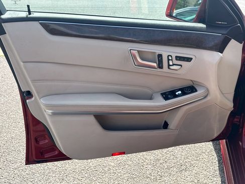 Used 2014 Mercedes-Benz E 350 4MATIC Sedan image 11