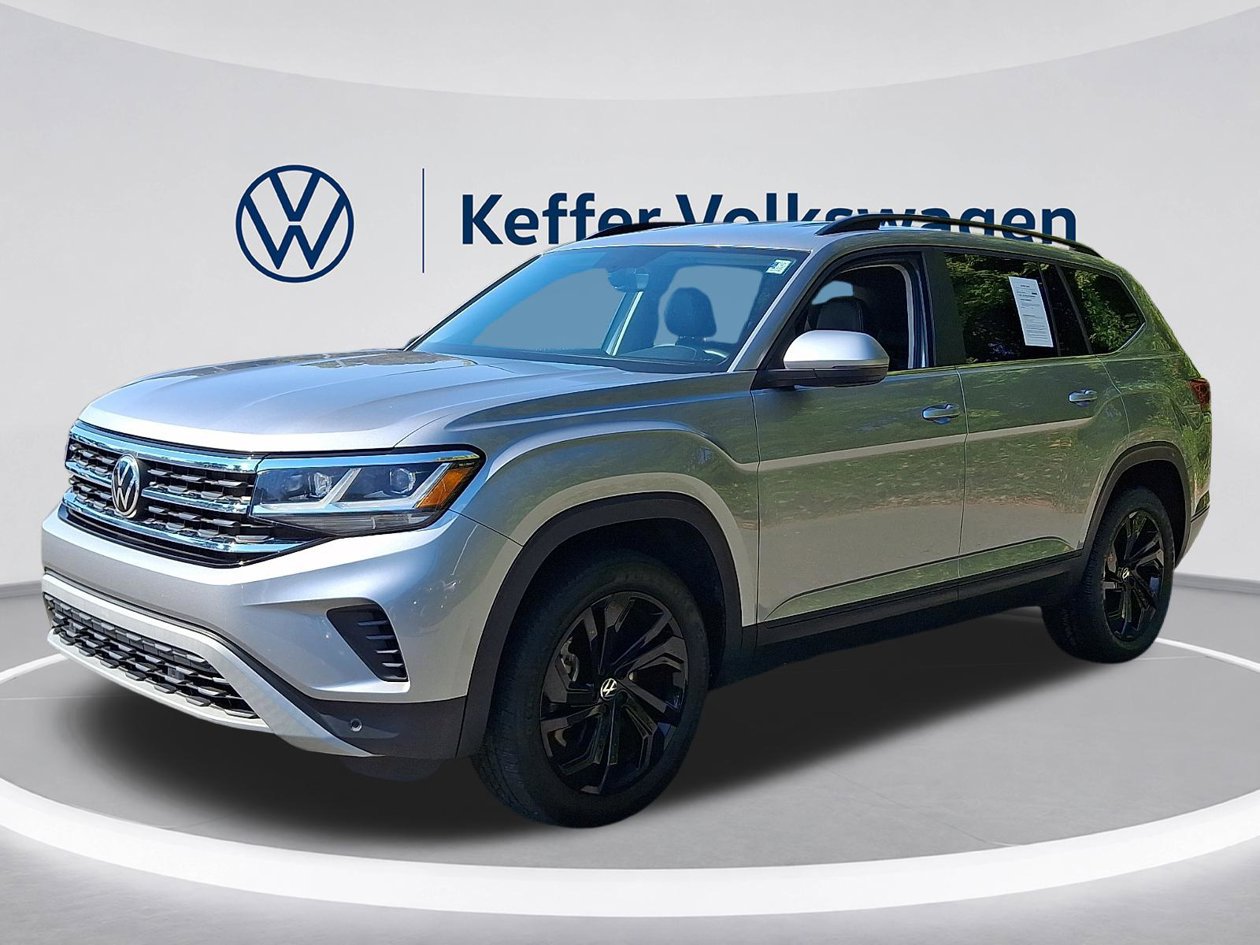 Certified 2022 Volkswagen Atlas SE w/ Black Wheel Package FWD image 3