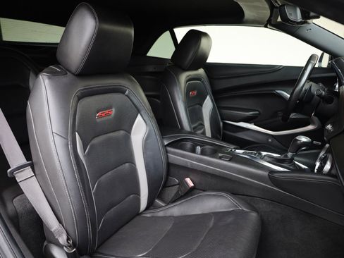 Used 2019 Chevrolet Camaro SS RWD image 27