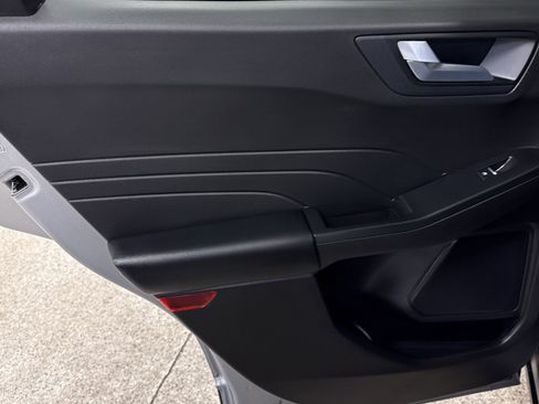 Used 2024 Ford Escape SE image 11