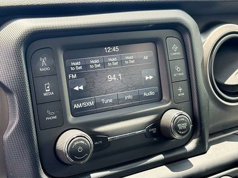 Used 2019 Jeep Wrangler Sport AWD/4WD image 15