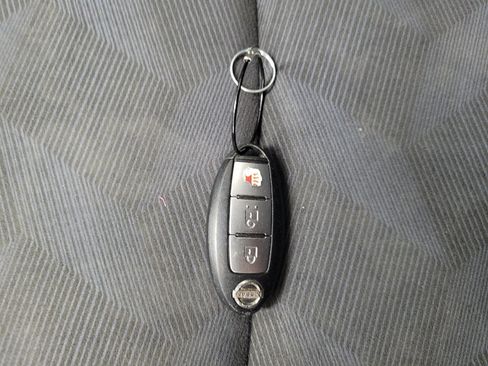 Used 2015 Nissan Rogue SV FWD image 32