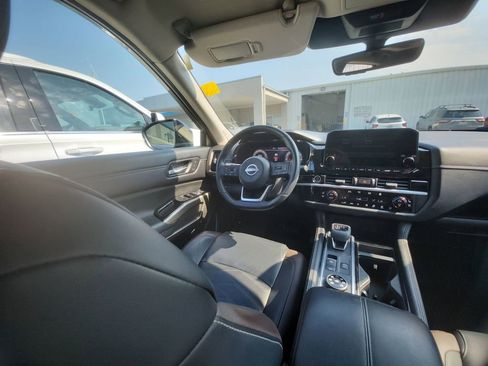 Used 2023 Nissan Pathfinder Platinum image 13