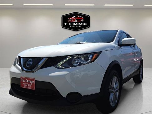 Used 2018 Nissan Rogue Sport S w/ S Appearance Package AWD/4WD image 2
