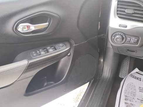 Used 2014 Jeep Cherokee Limited image 4