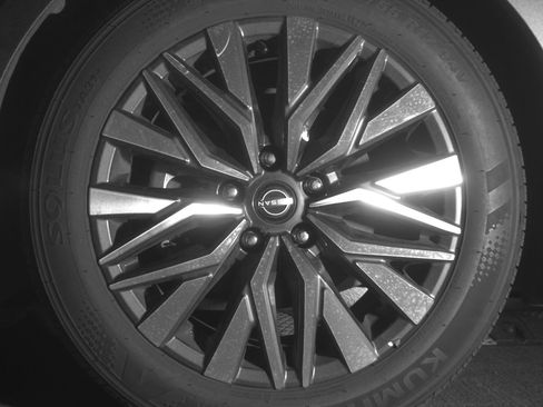 Used 2025 Nissan Altima 2.5 SV FWD image 12