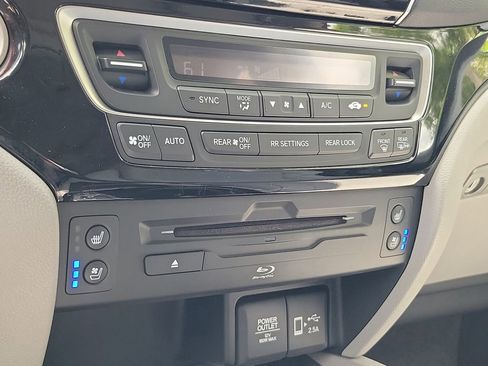 Used 2021 Honda Pilot Elite image 34