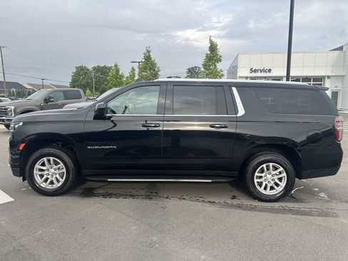 Used 2024 Chevrolet Suburban LT AWD/4WD image 2