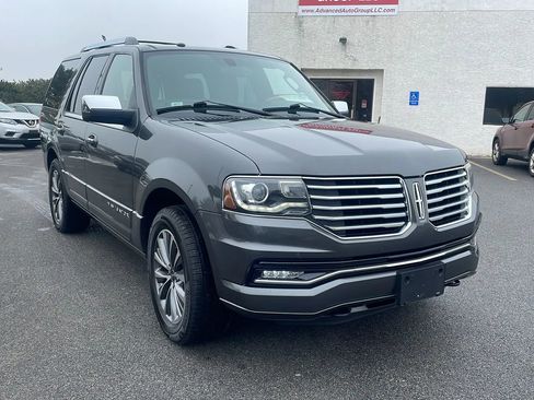 Used 2017 Lincoln Navigator Select image 32