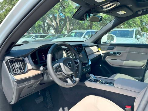 New 2026 Volvo XC90 B6 Plus w/ Protection Package Premier AWD/4WD image 12