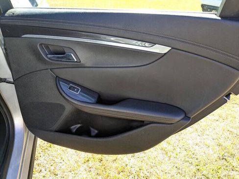 Used 2017 Chevrolet Impala LT image 31