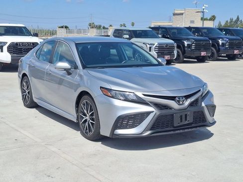 Used 2024 Toyota Camry SE w/ Cold Weather Package AWD/4WD image 3