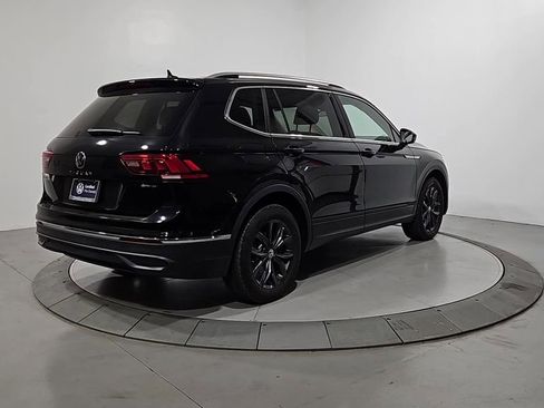 Certified 2024 Volkswagen Tiguan SE w/ Panoramic Sunroof Package image 7