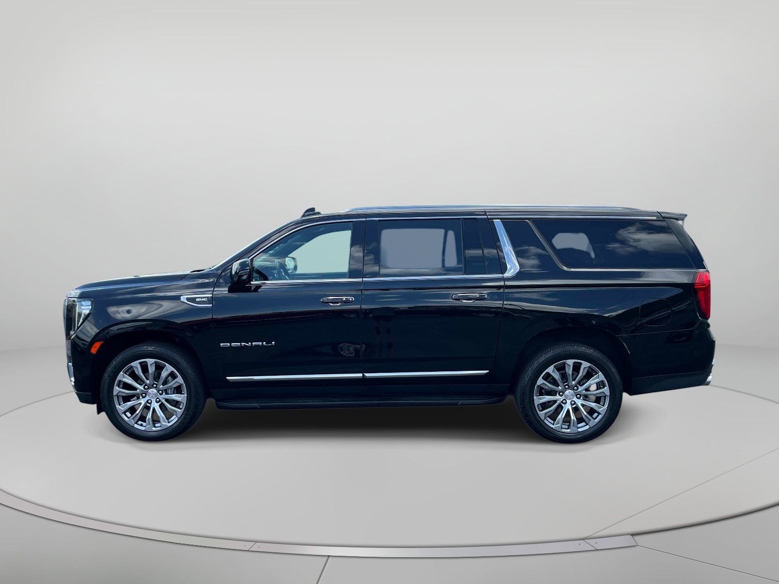 Used 2024 GMC Yukon XL Denali AWD/4WD image 7