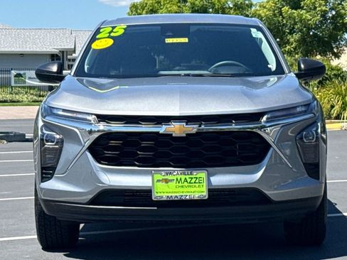 Used 2025 Chevrolet Trax LS FWD image 7