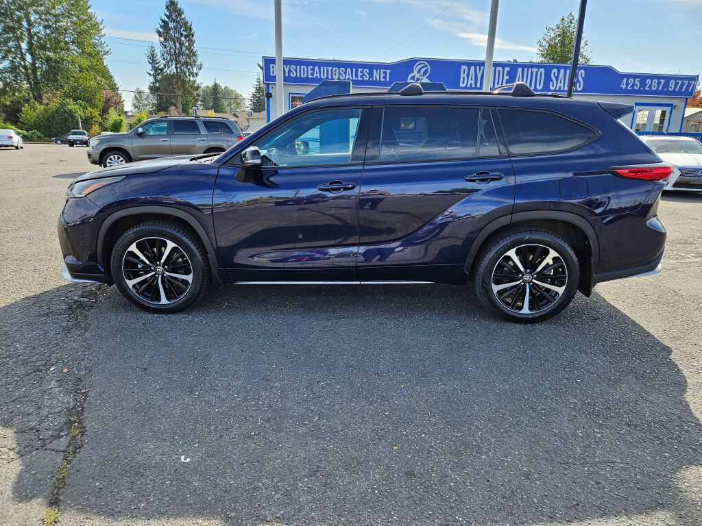 Used 2022 Toyota Highlander XSE AWD/4WD image 2