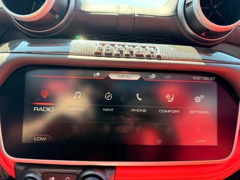 Used 2020 Ferrari Portofino RWD image 32