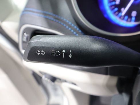 Used 2021 Chrysler Pacifica Touring-L w/ Uconnect Theater Family Group FWD image 40
