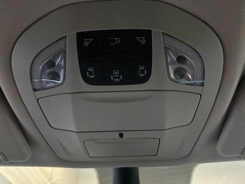 Used 2023 Chrysler Voyager LX FWD image 17