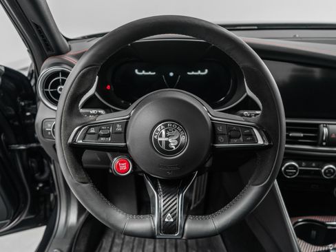 Used 2024 Alfa Romeo Giulia Quadrifoglio RWD image 15