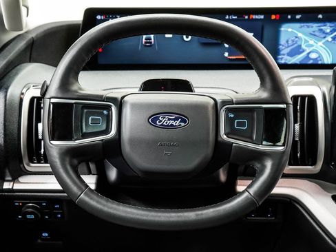 Used 2025 Ford Expedition Active AWD/4WD image 24