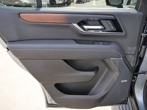 Used 2025 GMC Yukon Denali w/ Sun & Power Step Package AWD/4WD image 35