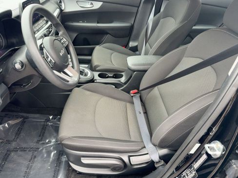 Used 2023 Kia Forte LXS image 5