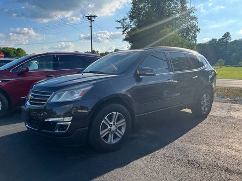 Used 2017 Chevrolet Traverse LT AWD/4WD image 2