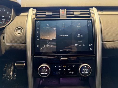New 2026 Land Rover Discovery Limited Edition image 24