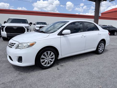 Used 2013 Toyota Corolla LE image 2