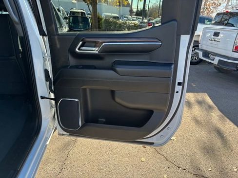 Used 2024 GMC Sierra 1500 SLT image 33