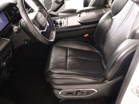 Used 2022 Jeep Wagoneer Series III w/ Premium Group I AWD/4WD image 12