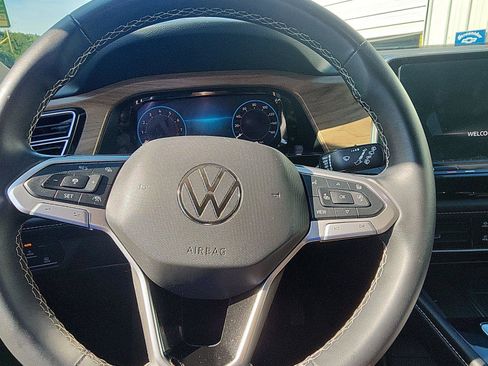 Used 2024 Volkswagen Atlas SE AWD/4WD image 12