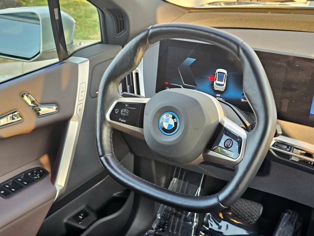 Used 2023 BMW iX xDrive50 w/ Ultimate Package 2 AWD/4WD image 30