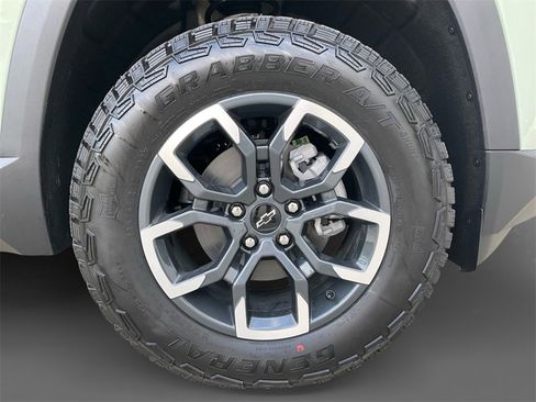 New 2026 Chevrolet Equinox ACTIV w/ Convenience Package III image 16