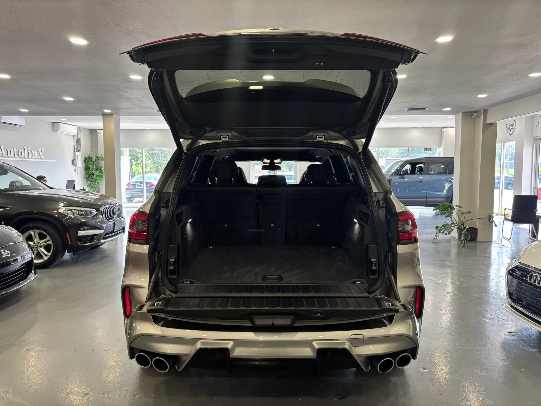 Used 2020 BMW X5 M w/ Executive Package AWD/4WD image 50