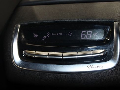 Used 2025 Cadillac XT6 Premium Luxury image 37