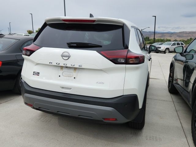 Used 2023 Nissan Rogue S AWD/4WD image 2