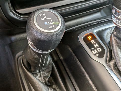 Used 2024 Jeep Wrangler Unlimited Sport AWD/4WD image 30