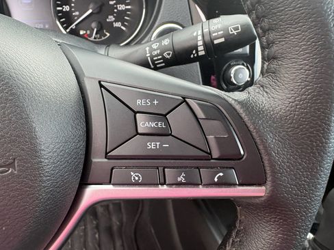Used 2020 Nissan Rogue SV FWD image 12