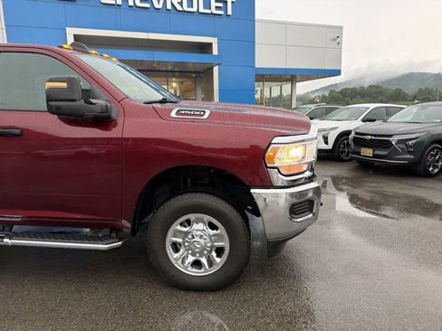 Used 2024 RAM 3500 Tradesman w/ Chrome Appearance Group AWD/4WD image 2