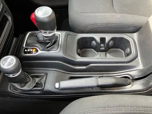 Used 2022 Jeep Gladiator Sport AWD/4WD image 23