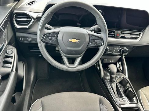 Used 2025 Chevrolet TrailBlazer LT AWD/4WD image 8