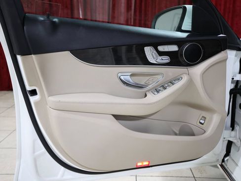 Used 2019 Mercedes-Benz C 300 Sedan image 11