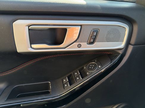 Used 2022 Ford Explorer ST-Line w/ Class IV Trailer Tow Package image 12