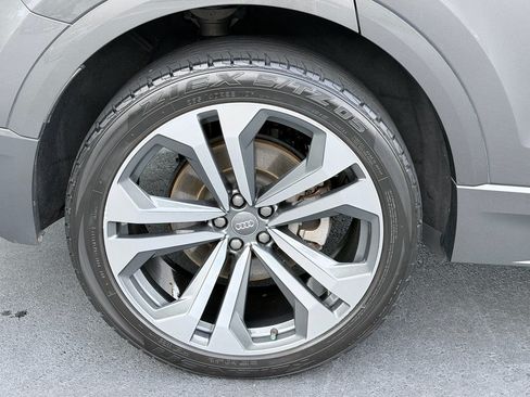 Used 2019 Audi Q8 Premium Plus w/ Premium Plus AWD/4WD image 35